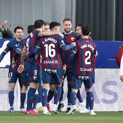 Escobar y Portillo sacan al Huesca del descenso