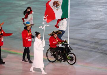 El único atleta mexicano en los Paralímpicos de Pyeongchang, continua su recorrido dentro del estadio.