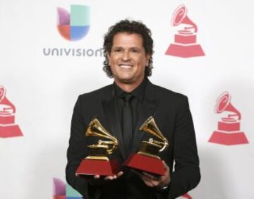 Carlos Vives recibió dos premios Latin Grammy por la canción 'La Bicicleta', que interpreta con Shakira. La ceremonia fue en la noche del jueves en el T-Mobile Arena de Las Vegas, allí el cantante samario homenajeó a los ciclistas colombianos.