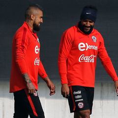 “Rayó en la falta de respeto”: Vidal ‘encaró’ en vivo a Beausejour y el zurdo le respondió molesto