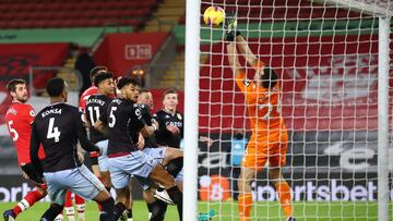 Aston Villa's Argentinian goalkeeper Emiliano Martinez (R) makes a save from a header by Southampton's Polish defender Jan Bednarek during the English Premier League football match between Southampton and Aston Villa at St Mary's Stadium in