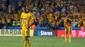 Nicolás López de Tigres de la UANL se lamenta después de quedar eliminados ante Atlas de Guadalajara durante el partido de vuelta correspondiente a la semifinal del Torneo Clausura 2022 entre Tigres de UANL y Atlas de Guadalajara hoy, en el estadio Universitario de la ciudad de Monterrey (México). EFE/ Miguel Sierra