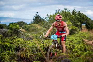 Noya durante la parte de bicicleta en el Campeonato Mundial de 2012, en Maui, Estados Unidos.