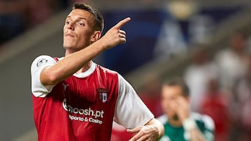 Adri¨¢n Mar¨ªn, jugador del Braga, en la ida de la eliminatoria previa de Champions contra el Panathinaikos.