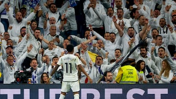 MADRID, 11/11/2023.- El delantero del Real Madrid Rodrygo Goes celebra tras marcar el cuarto gol ante el Valencia, durante el partido de LaLiga de fútbol que Real Madrid y Valencia CF disputan este sábado en el estadio Santiago Bernabéu. EFE/Mariscal
