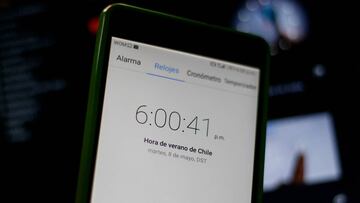 Cambio de hora en Chile: ¿se adelanta sola la hora en el celular?