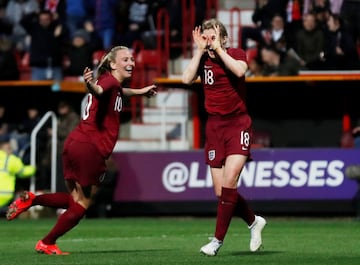 Ellen White celebra el 2-0.