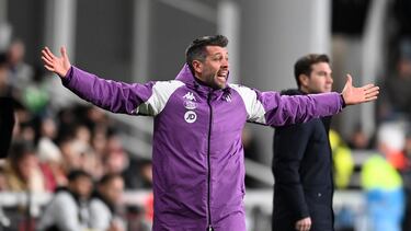 Partido entre el Burgos CF y el Real Valladolid celebrado en el estadio ‘El Plantío’.
Pezzolano, entrenador del Valladolid
Ricardo Ordóñez
13-1-2024