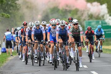 El pelotón durante la tercera etapa del Giro de Italia.