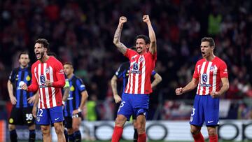 Hermoso, Savic y Azpilicueta celebran la clasificación contra el Inter.