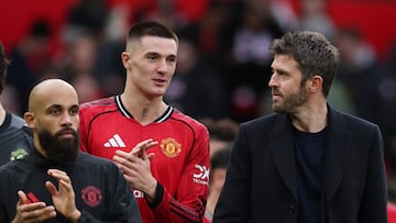 Manchester United have been revived under Michael Carrick, and now the former Red Devil midfielder has just about everyone jumping on the bandwagon.