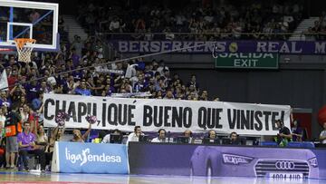 Homenaje de la afición del Real Madrid a Andrés Nocioni.