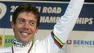 <b>HISTÓRICO.</B> Freire se ha convertido en el cuarto ciclista que consigue tres campeonatos del mundo.