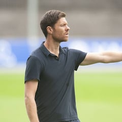 Expectación en Donostia por el estreno de Xabi Alonso