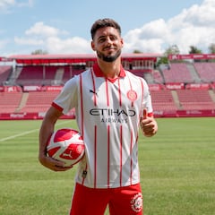 Oficial: Álex Moreno, hasta 2027