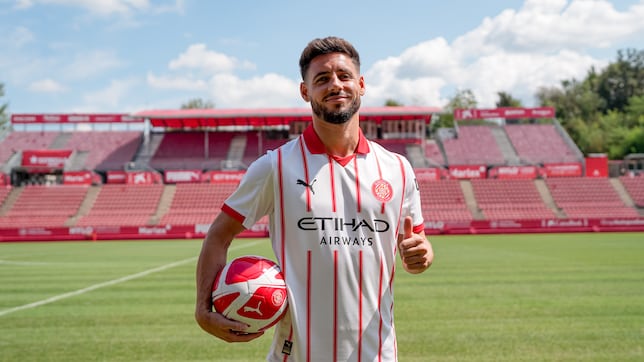 Oficial: Álex Moreno, hasta 2027