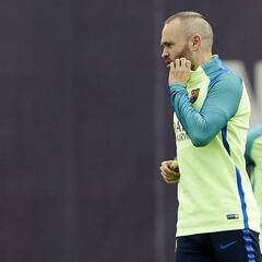 Iniesta, alta oficial, en la lista de convocados del Barça