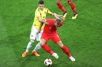 Partido de mucha lucha en todas las líneas.  Mira las mejores imágenes del partido de octavos de final entre Colombia e Inglaterra 