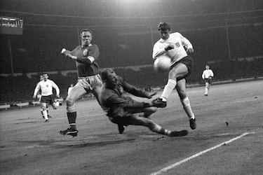 Disputó más de 100 partidos con la selección sueca y jugó tres Mundiales de fútbol (1970, 1974 y 1978). Ganó el Balón de Oro sueco en 1968 y fue el capitán de la selección en la década de los 60 y 70. Fue campeón de la liga con el Norrköping y en Holanda con el PSV Eindhoven. Además, también jugó en la liga estadounidense con el Minnesota Kicks. Nordqvist también fue jugador profesional de hockey sobre hielo.