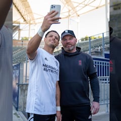 ¡Justo en la nostalgia! ‘Chicharito’ y Rooney se reencontraron en Los Angeles