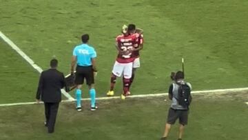 ¡Alta tensión! Los hinchas de Flamengo reciben a Vidal con pifias