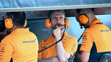 Mogyorod (Hungary), 19/07/2024.- McLaren team principal Andrea Stella (C) looks on during the second practice session of the Formula One Grand Prix at the Hungaroring racetrack in Mogyorod, near Budapest, Hungary, 19 July 2024. The race will take place on 21 July. (Fórmula Uno, Hungría) EFE/EPA/ZSOLT CZEGLEDI HUNGARY OUT