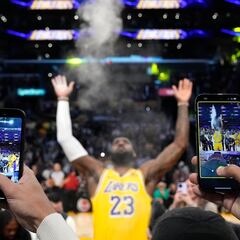 Las apuestas salpican al entorno de LeBron
