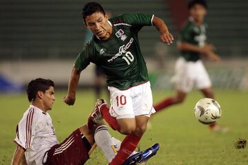 Miembro destacado de la Generación de Oro que consiguió la Copa del Mundo sub 17 del 2005, Villaluz se perfiló desde ese momento como uno de los jugadores más importantes, a la par de Carlos Vela y Giovani dos Santos. Con Cruz Azul tuvo buenos momentos al llegar a tres finales con los cementeros y ser figura del cuadro celeste. Sin embargo, vino a menos y pasó a San Luis, Chiapas y Celaya.