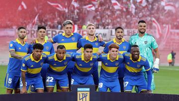 Boca Juniors' players pose for a picture before the Argentine Professional Football League Tournament 2023 match between River Plate and Boca Juniors at El Monumental stadium in Buenos Aires on May 7, 2023. (Photo by ALEJANDRO PAGNI / AFP)