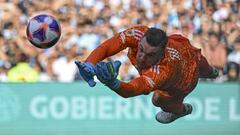 River Plate's goalkeeper Franco Armani pulls off a save during the Argentine Professional Football League tournament match against Racing Club at the Presidente Peron stadium in Avellaneda, on October 23, 2022. (Photo by Luis ROBAYO / AFP) (Photo by LUIS ROBAYO/AFP via Getty Images)