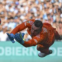 River Plate hand title to Boca Juniors