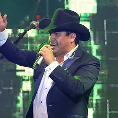 Captan a abuelita bailando en concierto de Julión Álvarez