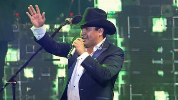 Captan a abuelita bailando en concierto de Julión Álvarez