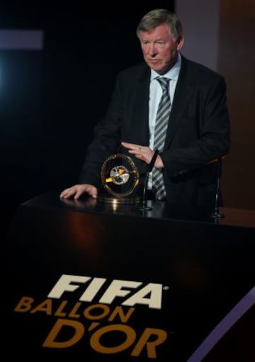 09 de enero 2012 entrenador del Manchester United Sir Alex Ferguson después de recibir el Premio FIFA durante la ceremonia del Balón de Oro.