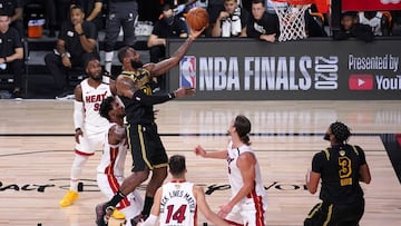 Los Angeles Lakers forward LeBron James (23) goes up for a shot between Miami Heat&#039;s Jimmy Butler, center left, Tyler Herro (14), and Kelly Olynyk (9) during the second half of Game 2 of basketball&#039;s NBA Finals, Friday, Oct. 2, 2020, in Lake Buena Vista, Fla. (AP Photo/Mark J. Terrill)