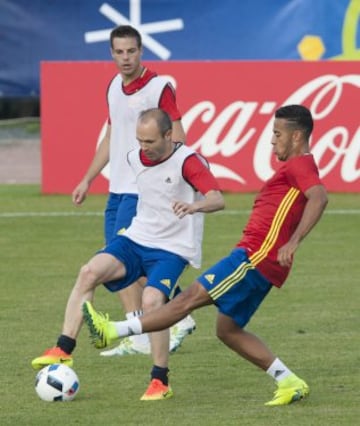 Andrés Iniesta y Thiago. 

