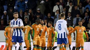 Los jugadores del Betis celebran uno de sus tantos.