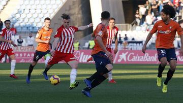 El Almería tiene apenas cuatro días para aligerar su plantilla