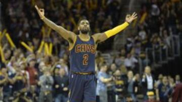 Kyrie Irving celebra uno de sus increíbles triples.
