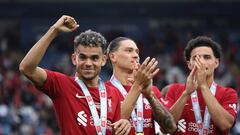 LEICESTER, ENGLAND - JULY 30: Luis Diaz of Liverpool celebrates with winners medal after the final whistle of The FA Community Shield between Manchester City and Liverpool FC at The King Power Stadium on July 30, 2022 in Leicester, England. (Photo by Marc Atkins/Getty Images)