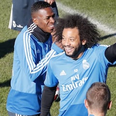 Un Sevilla de gala y un Madrid con lo puesto en el Bernabéu