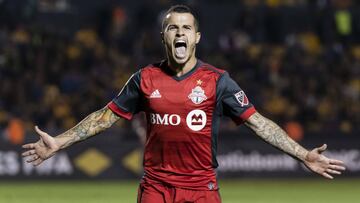 Sebastian Giovinco, del Toronto FC, en el duelo de Concachampions ante los Tigres en el Estadio Universitario.