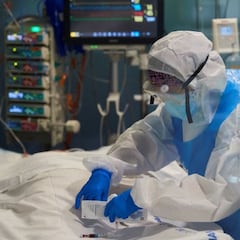 Se va de vacaciones sabiendo que estaba contagiado y acaba en la UCI