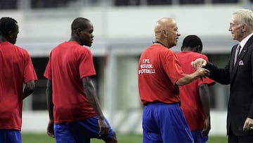 El antioque&ntilde;o Jairo R&iacute;os (centro) durante un entrenamiento con la Selecci&oacute;n de Hait&iacute; en 2009.