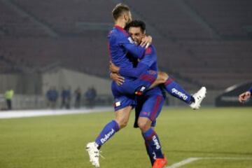 El jugador de Universidad de Chile, Gaston Fernandez celebra su gol contra San Luis durante el partido amistoso en el estadio Nacional de Santiago, Chile.