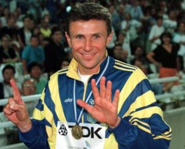 El ucraniano consiguió su sexta medalla de oro en los Mundiales de 1997 en Atenas al alcanzar la altura de 6'01 metros.