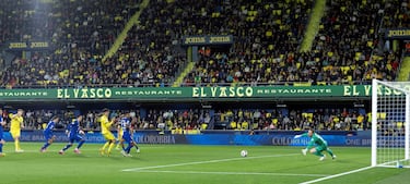 1-1.  Alexander Sörloth recibe en la frontal del área de Gerard Moreno, se prepara y saca un tiro cruzado imparable para Jan Oblak. El balón se cuela por el lado izquierdo del guardameta del Atlético.
