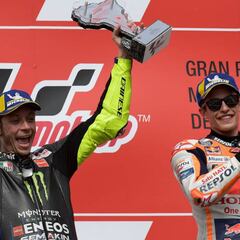 La paz entre Rossi y Márquez requiere de "más podios juntos"