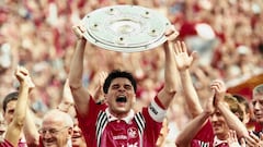 En la Bundesliga todo es posible. El Kaiserslautern se encargó de demostrarlo en 1998, cuando se impusieron al Bayern y ganaron el campeonato en la temporada de su ascenso desde la segunda división alemana. Es el único club que ha logrado esta histórica hazaña. Al frente, los diablos rojos contaban con el técnico idóneo para ello, Otto Renhagel. El de Essen sabe de sorpresas, ya que en la Euro de 2004 se alzó campeón con Grecia contra todo pronóstico. Además, en la plantilla se encontraban grandes jugadores como Andreas Brehme, Ciraco Sforza o un jovencísimo Michael Ballack.