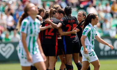 Alegría de las jugadoras blaugranas tras el pitido final. Las de Pere Romeu Sunyer
se han convertido en campeonas de liga por sexta vez consecutiva.